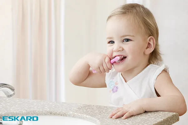 چطور دندان های کودکان را مسواک بزنیم